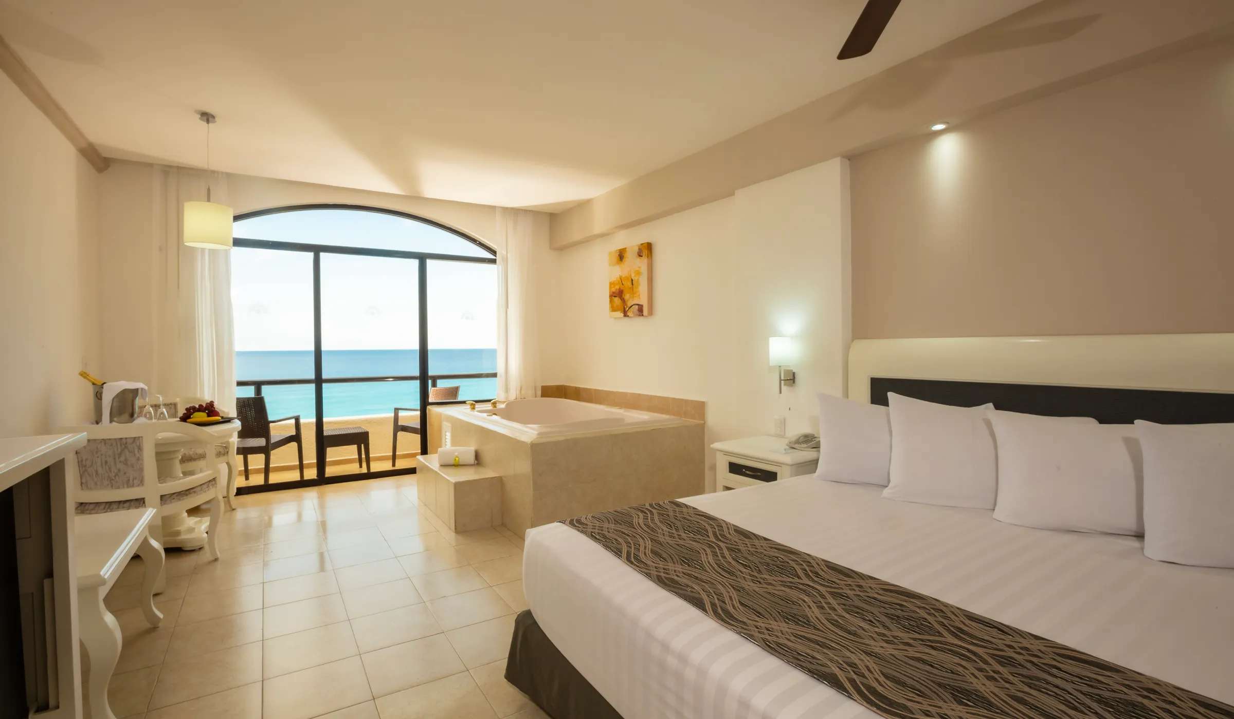 Golden-parnassus-suite-club-room-with-sea-view